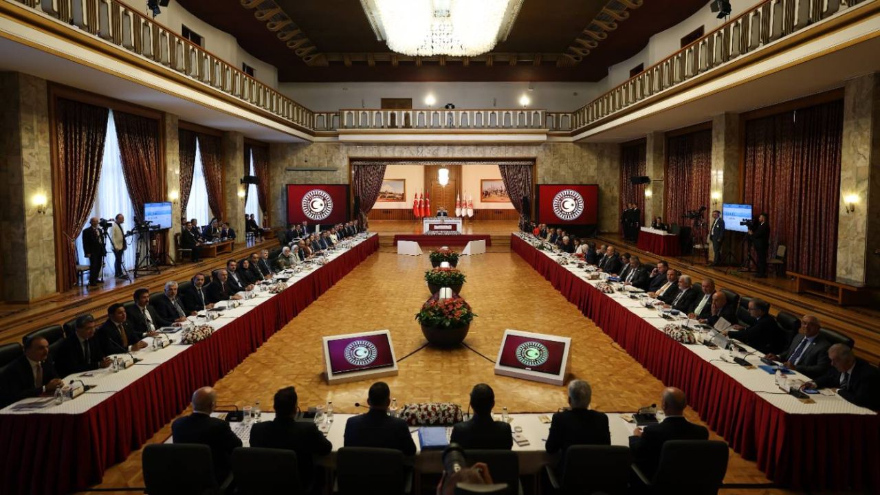 Cumhurbaşkanlığı Başdanışmanı Uçum'dan Geçiş Süreci Hukuku İçin 7 Maddelik Aşama
