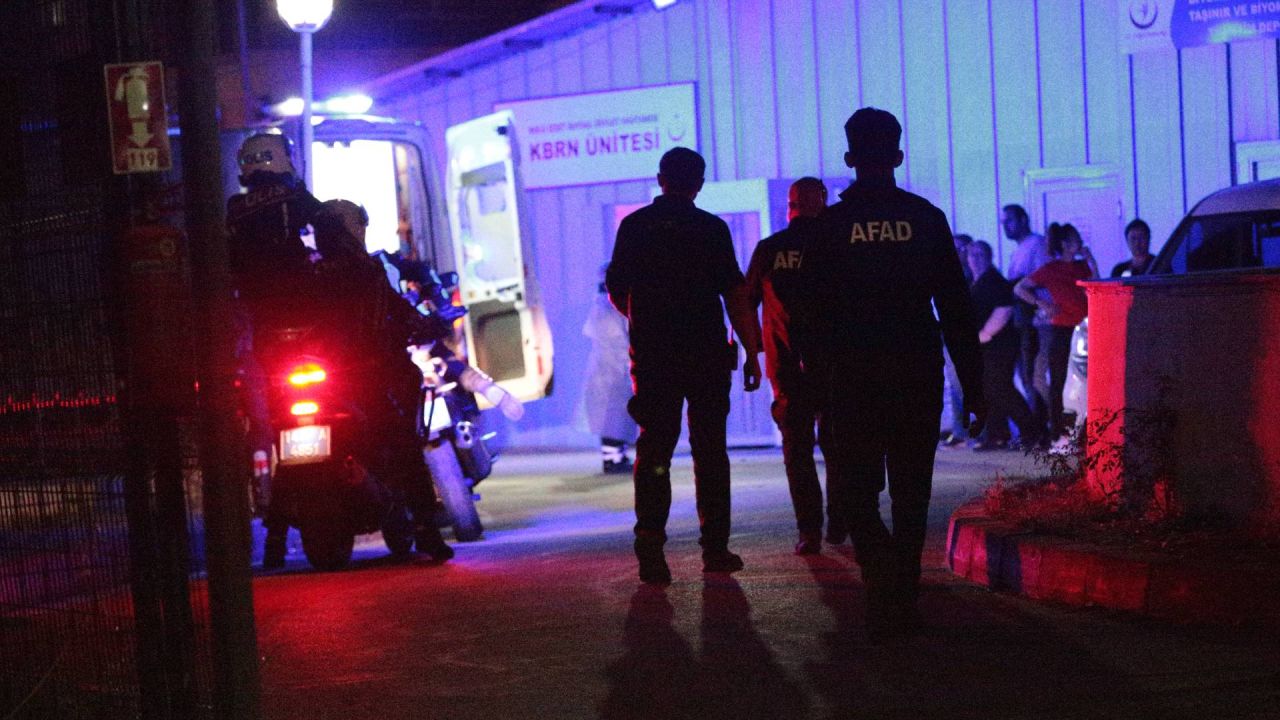 Yakıt Deposundan Şüpheli Gaz Çıktı: Narkotik Operasyonunda 9 Polis Ölümden Döndü
