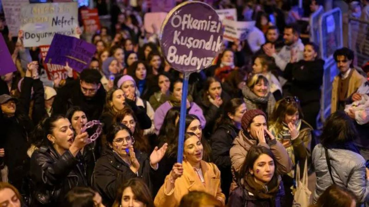 Açık Bir Evet Sınırı Çiziyor: Flört Nerede Biter, Taciz Nerede Başlar?
