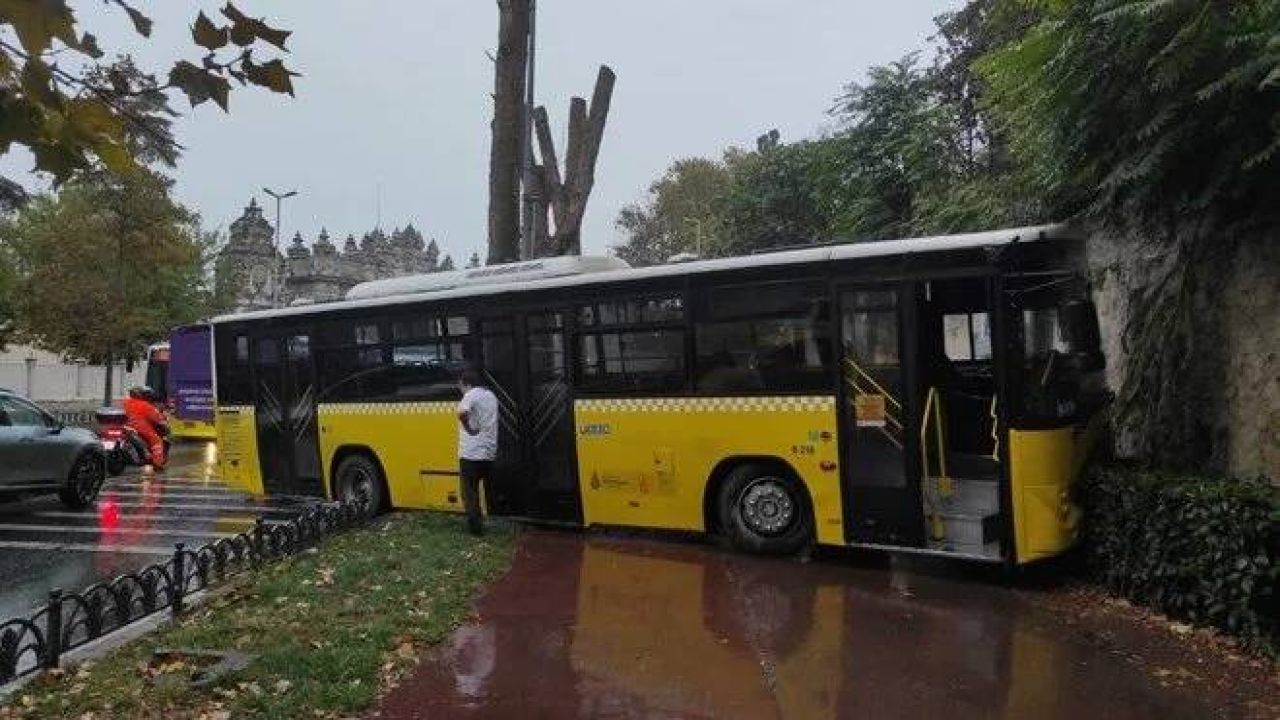 Beşiktaş'ta İett Otobüsü Motosiklete Çarptı
