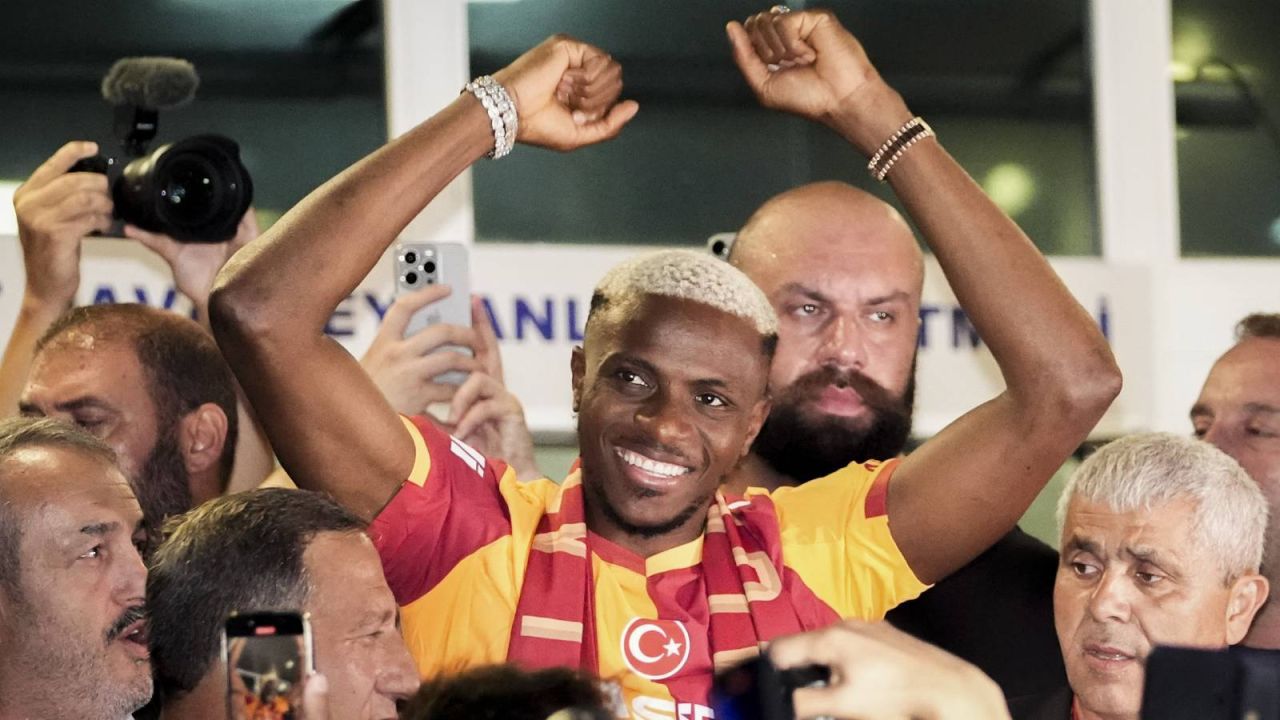 Okan Buruk'tan Osimhen Hakkında Kritik Açıklama: Sağlık Durumu ve Gelecek Maçta Oynama İhtimali
