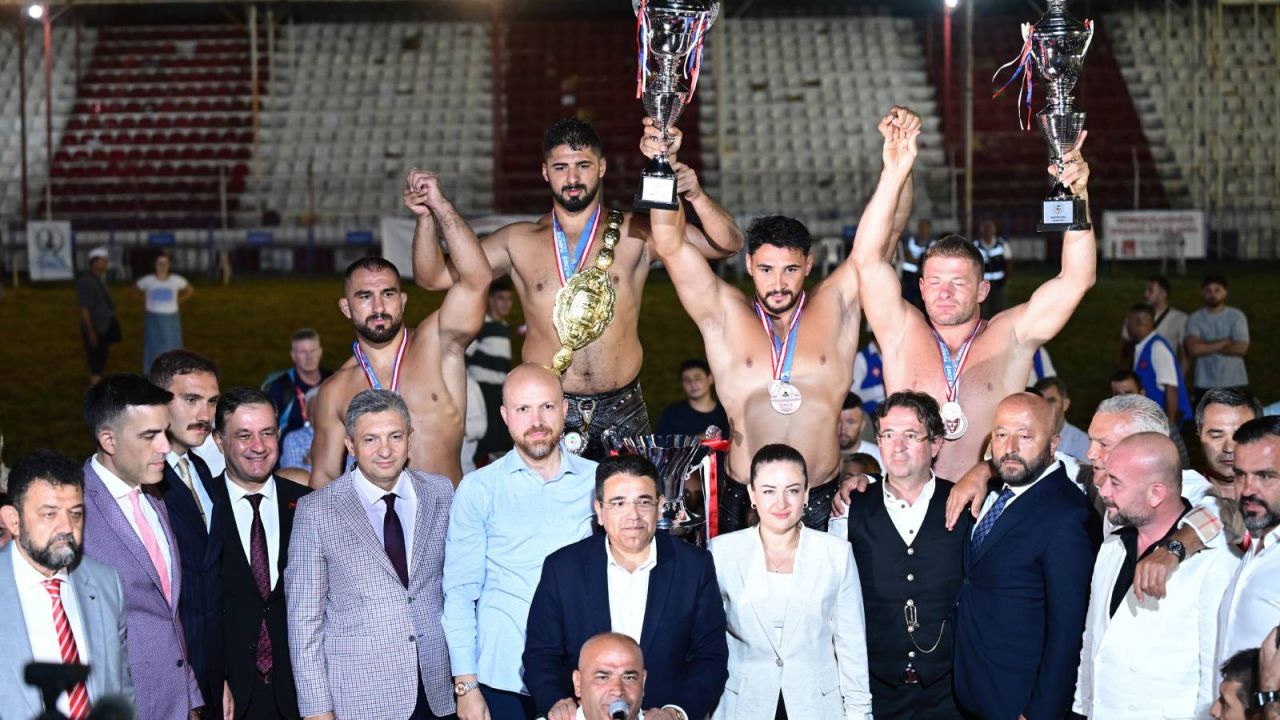 Tarihi Elmalı Yağlı Güreşleri'nde Altın Kemer Enes Doğan'ın Oldu
