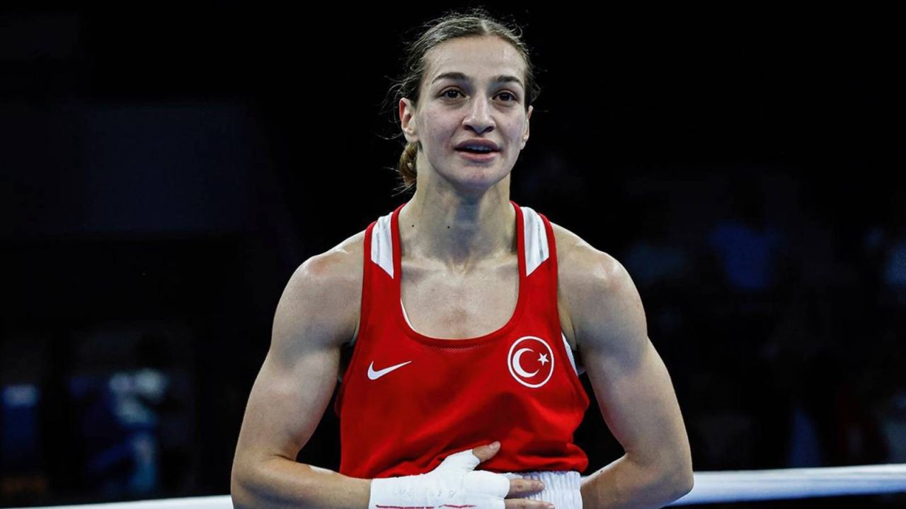 Milli Boksör Buse Naz Çakıroğlu, Dünya Şampiyonası'nda Yarı Finalde
