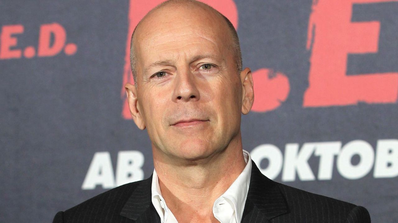 Bruce Willis'in Demans Belirtileri Die Hard Setinde Ortaya Çıkmış

