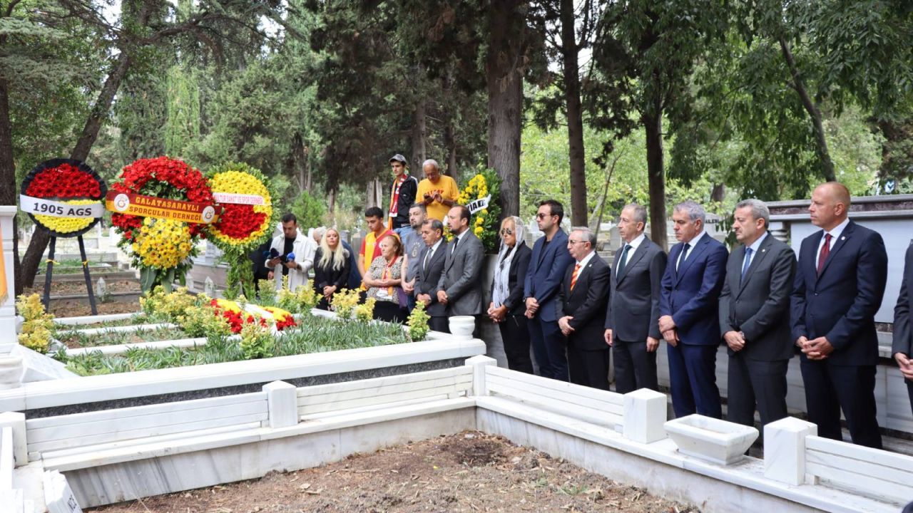 Metin Oktay Kabri Başında Anıldı
