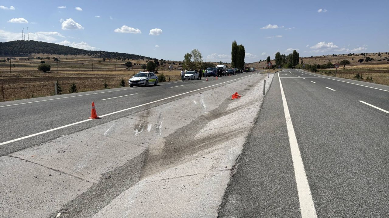 Kütahya'da Yol Kontrolünde Otomobilin Çarptığı Jandarma Şehit Oldu
