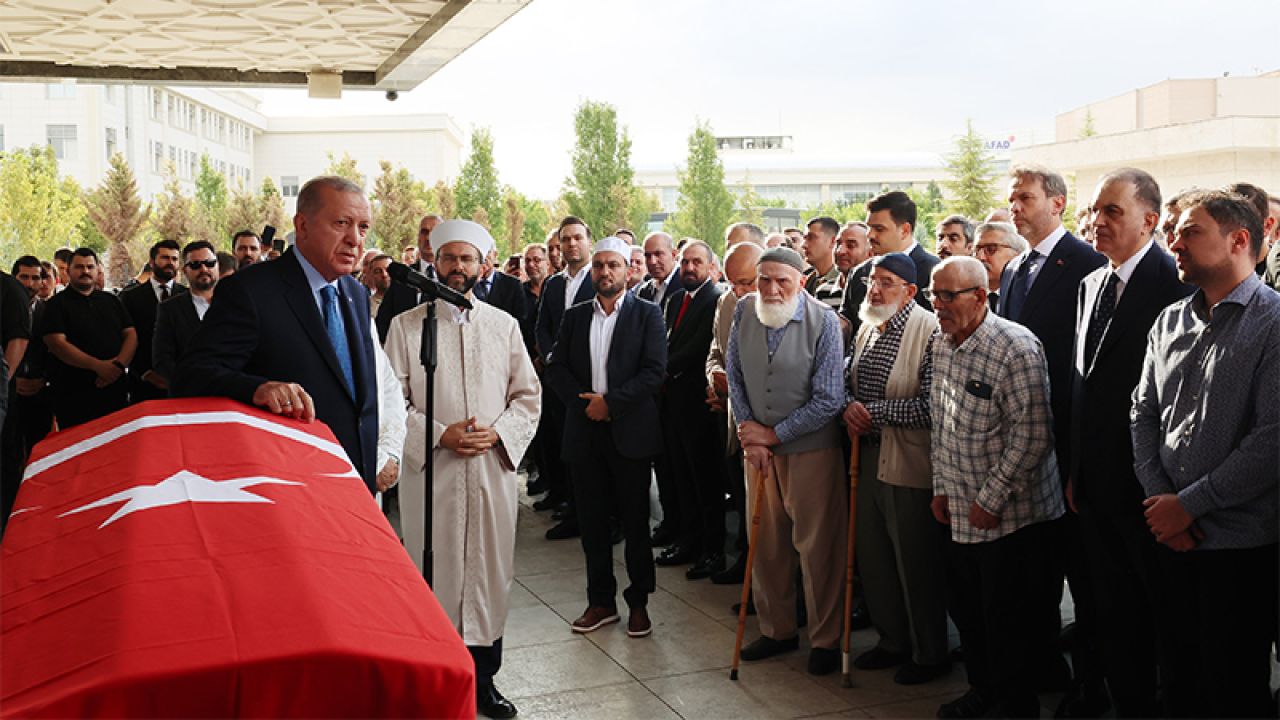 Cumhurbaşkanı Erdoğan'ın Katılımıyla Hamdi Kılıç Son Yolculuğuna Uğurlandı
