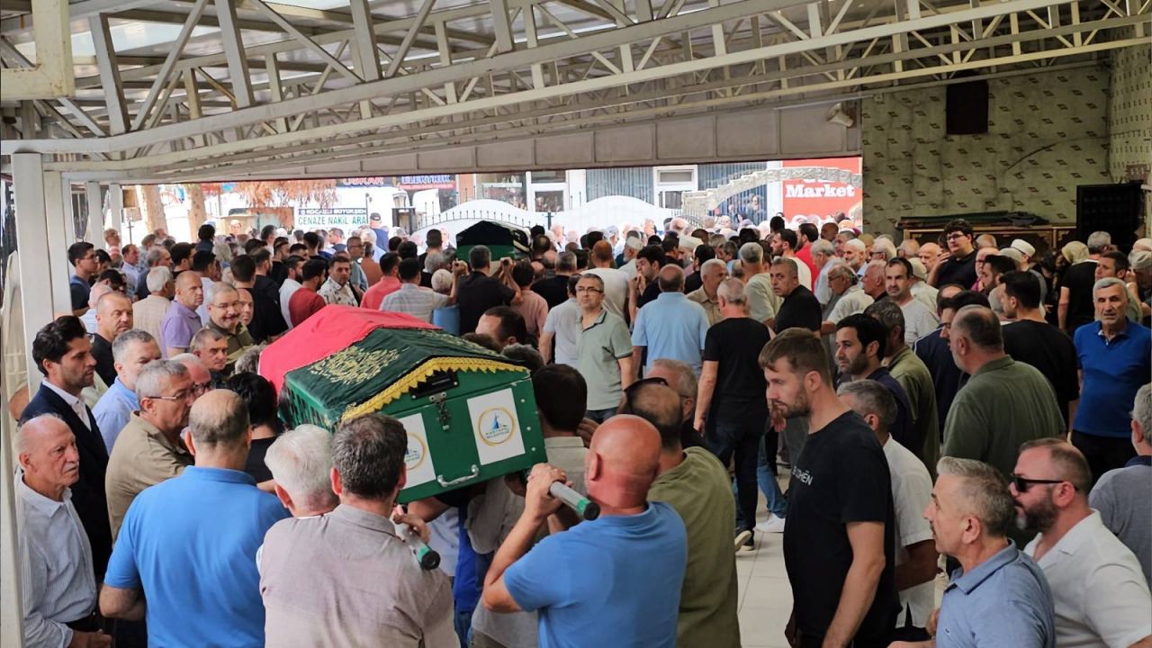 Takıntılı Kişinin Öldürdüğü Abla Kardeş Toprağa Verildi
