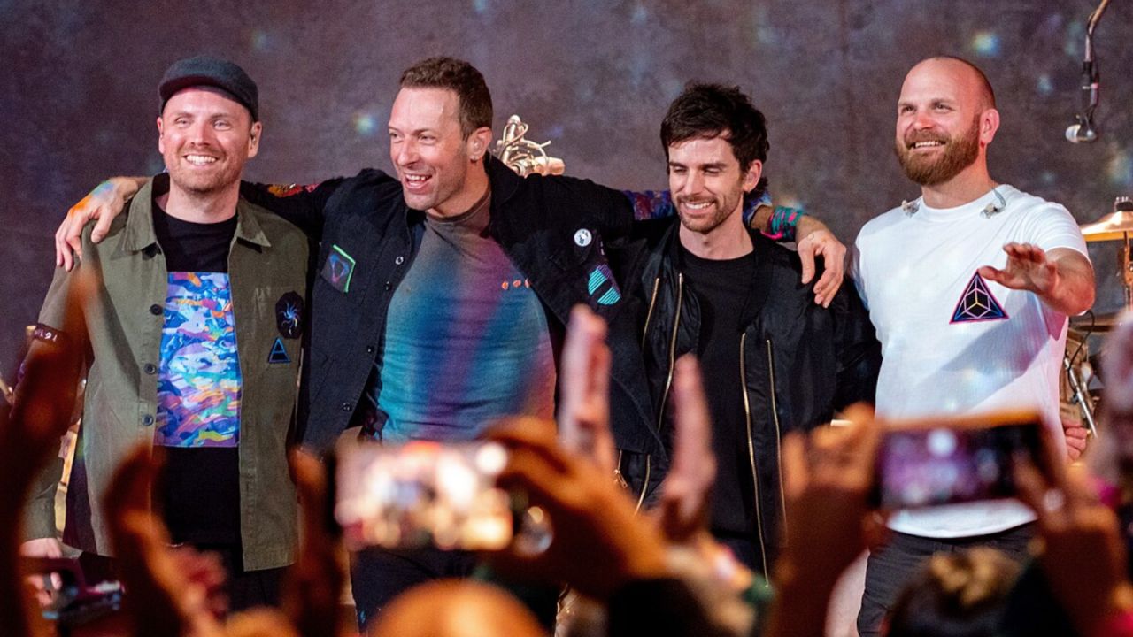 Coldplay Konserinde Anma Gerginliği: Hayranlar İkiye Bölündü
