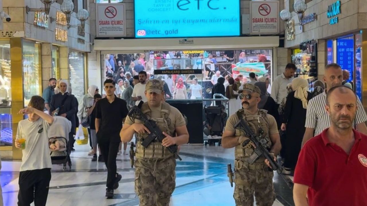 Haraç İhbarı Kapalıçarşı'yı Harekete Geçirdi: Özel Harekât Polisleri Devriyede
