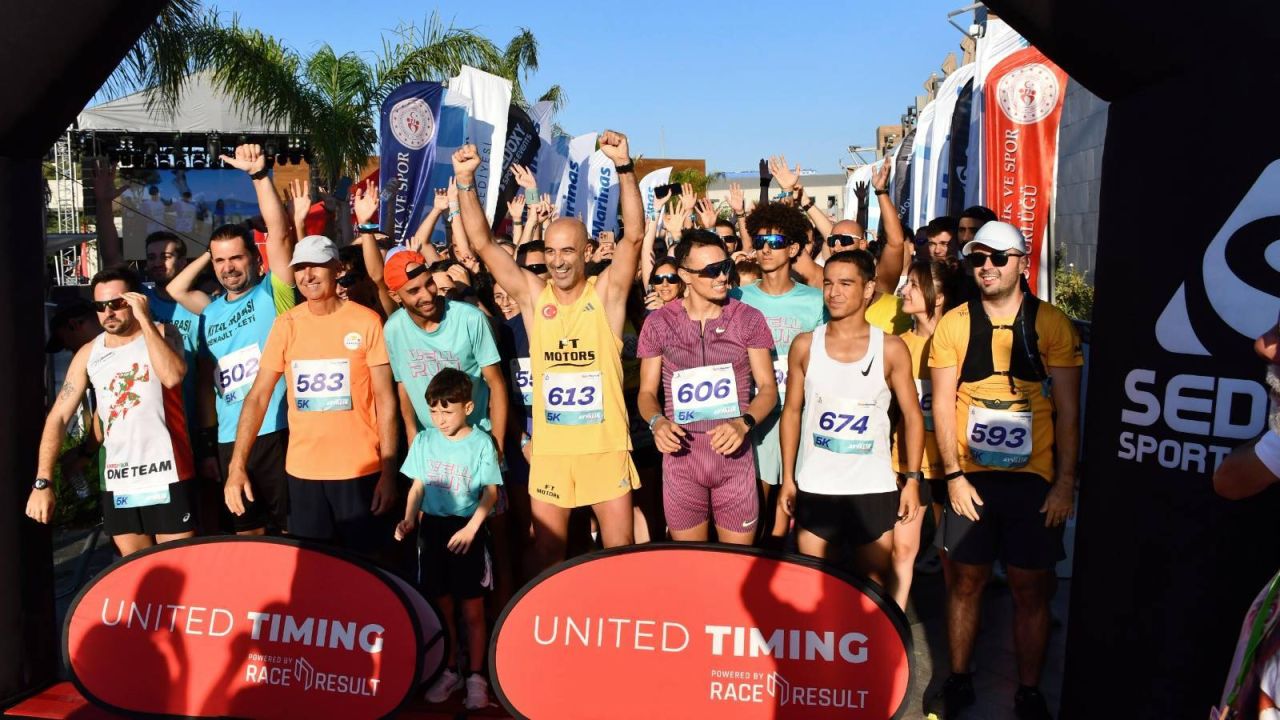 Uluslararası Ayvalık Kurtuluş Yarı Maratonu Koşuldu
