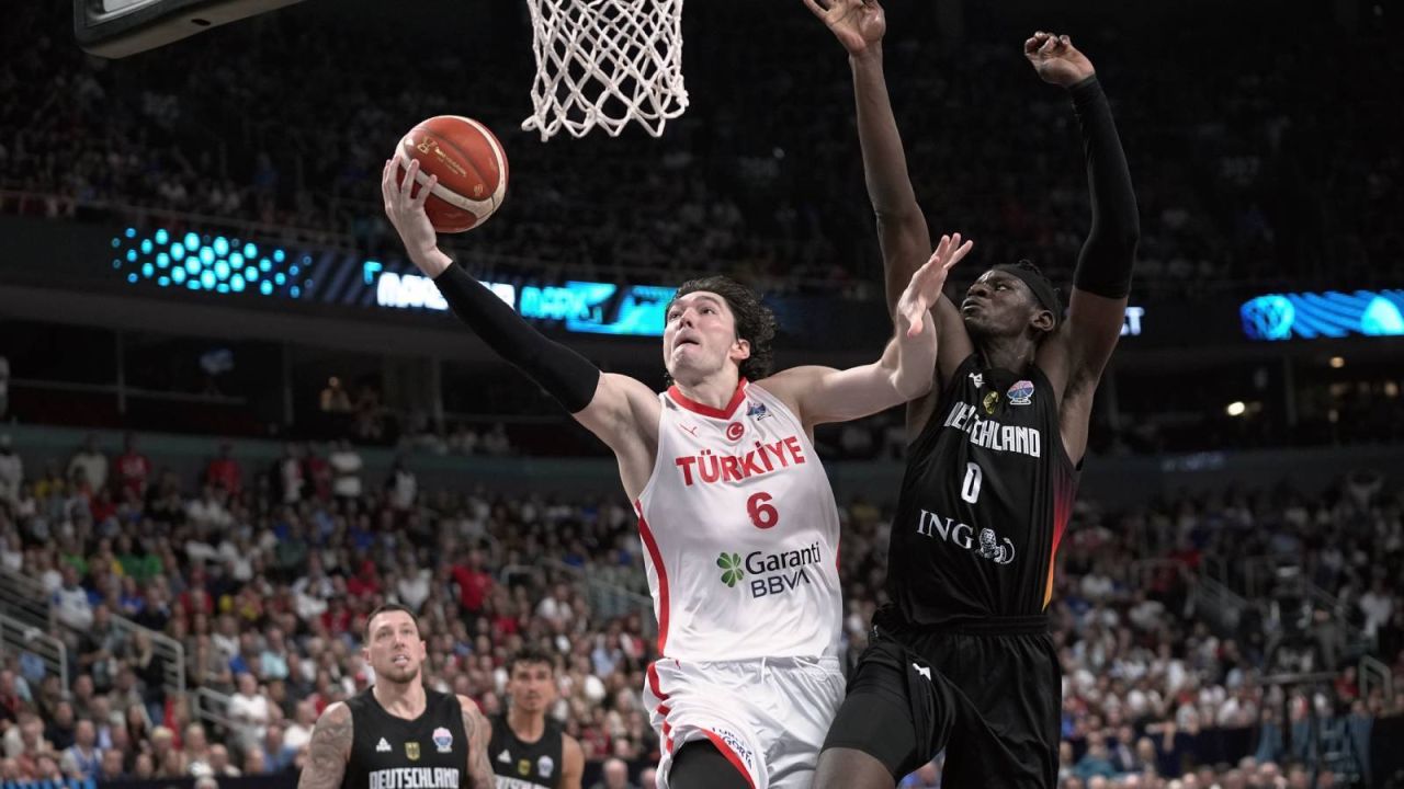 Futbol Camiasından A Milli Basketbol Takımına Tebrik
