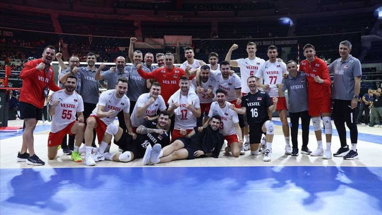 A Milli Erkek Voleybol Takımı'ndan Şampiyonada 2'de 2 Başarı
