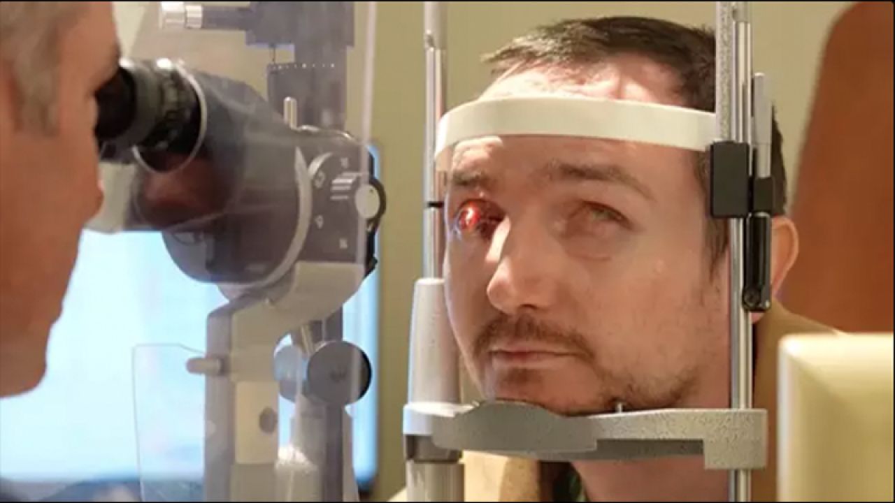 Ameliyatla Ağzındaki Diş Gözüne Takıldı, 20 Yıl Sonra Görmeye Başladı
