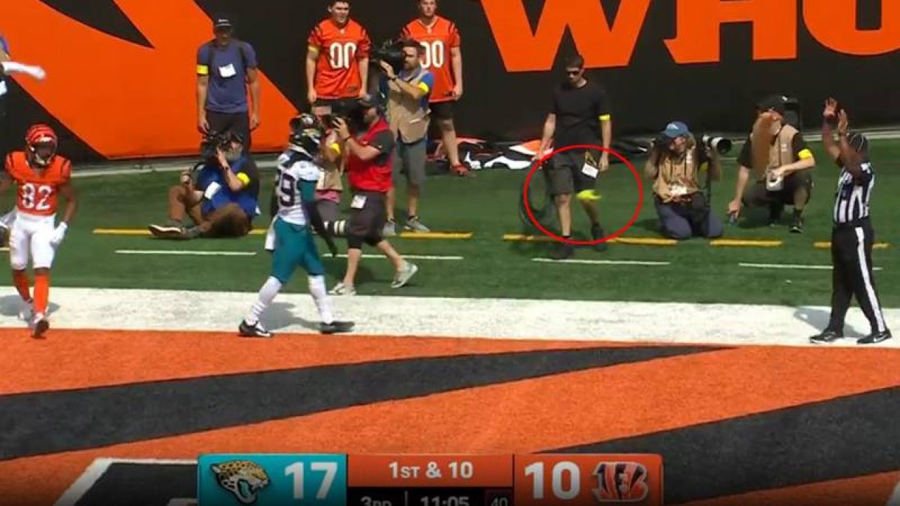 Sahaya Dildo Fırlatıldı
