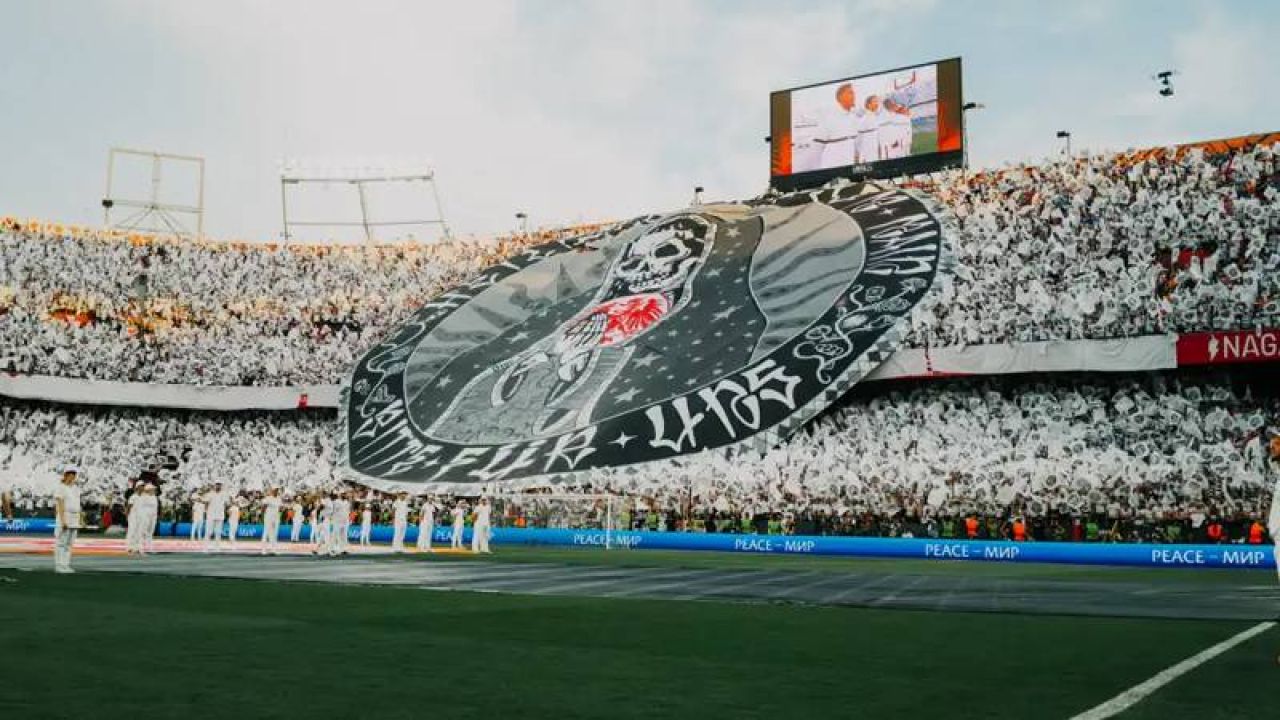 Galatasaray Taraftarı Frankfurt Tribünlerine Akın Ediyor
