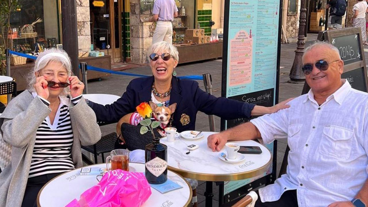 Özkök'ten Duygusal Anlatım: İşitme Kaybı Yaşayan Arkadaşının Dinlediği İlk Şarkı Mucize Yarattı
