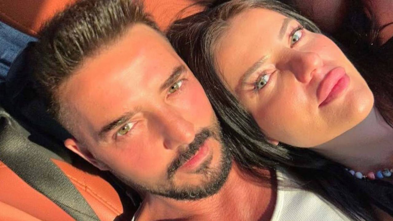 Gökhan Özen'den Aşk İtirafı: "İlk Kez Sizlerle"
