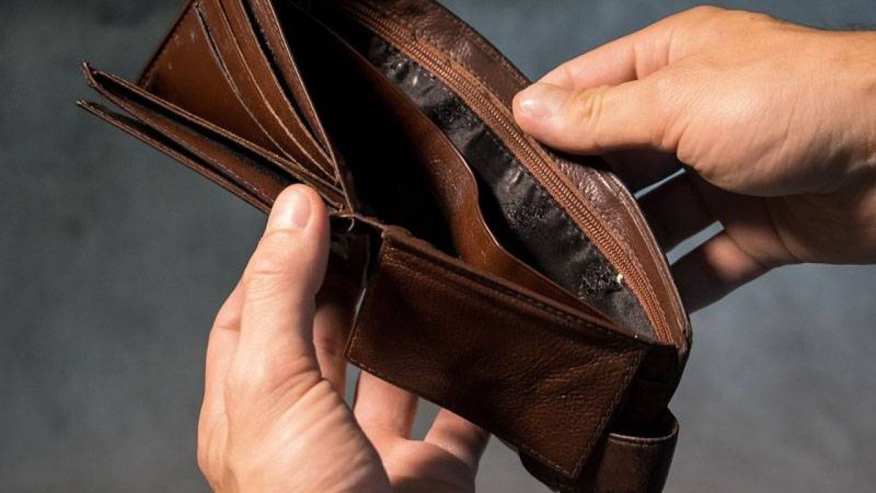 AKP'nin Raporu: Vatandaş En Çok Üç Harcamada Zorlanıyor, Aileler Gelecek Ayın Maaşını Şimdiden Harcıyor
