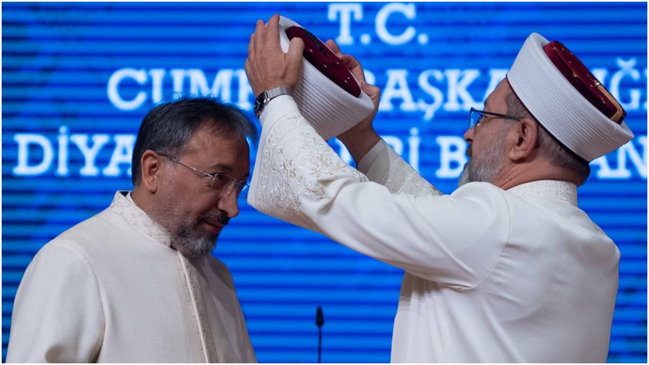 Diyanet'te Görev Değişikliği: Safi Arpaguş, Ali Erbaş'tan Bayrağı Devraldı
