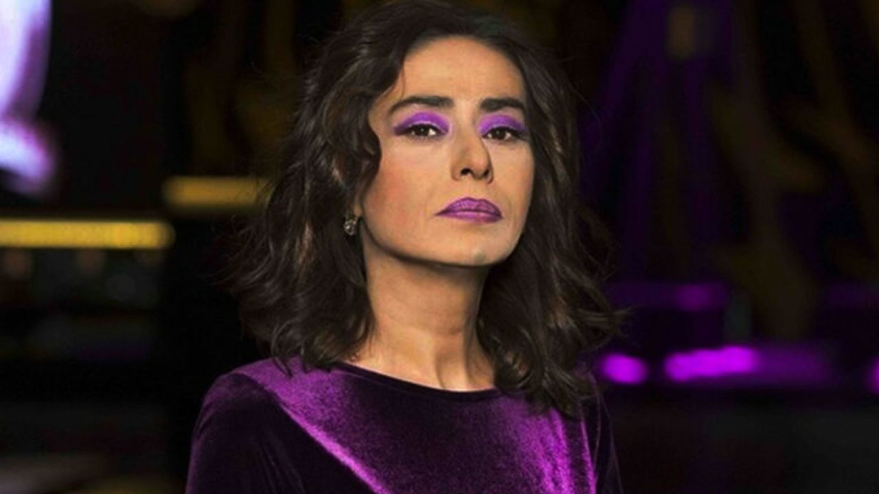 Yıldız Tilbe Konserde Fenalaştı: Parfüm Alerjisi Nedeniyle Rahatsızlandı
