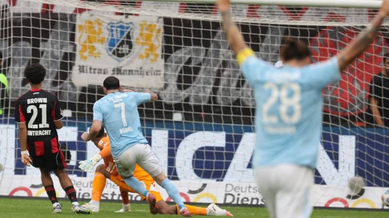 Frankfurt, Galatasaray'ı Deplasmanda Farklı Yendiği Maçın Rövanşında Kendi Sahasında Şaşkına Döndü
