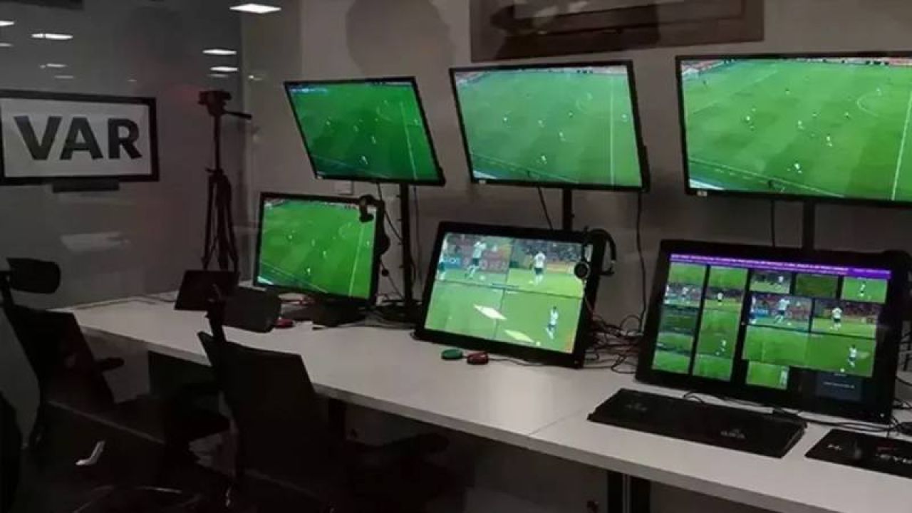 Süper Lig'de Tartışmalı Samsunspor-Fenerbahçe Maçının VAR Kayıtları Yayınlandı
