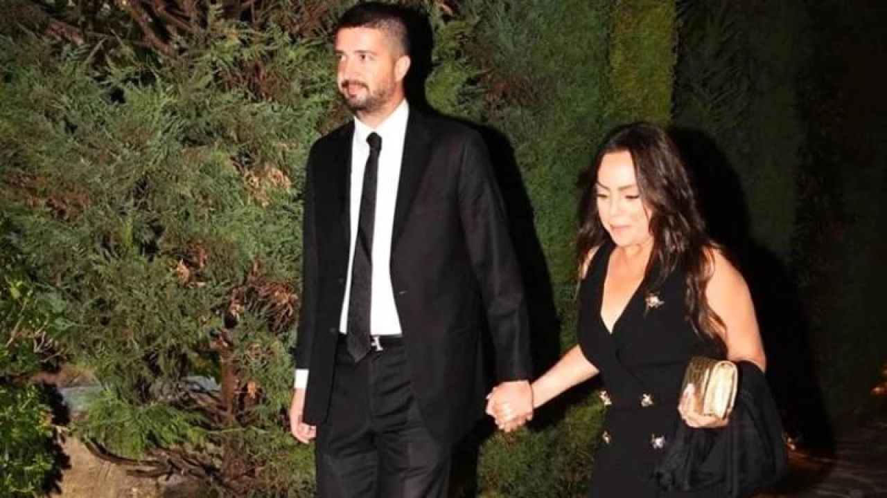 Ebru Gündeş İle Murat Özdemir'in 19 Aylık Evliliği Tek Celsede Sona Erdi
