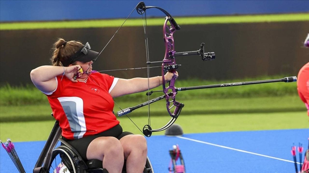 Dünya Para Okçuluk Şampiyonası'nda Öznur Cüre Gümüş Madalya Kazandı
