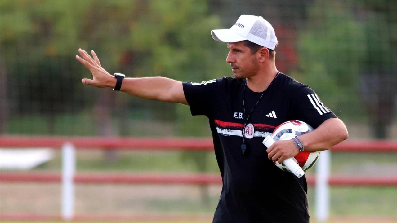 Antalyaspor'da Emre Belözoğlu Görevden Ayrıldı
