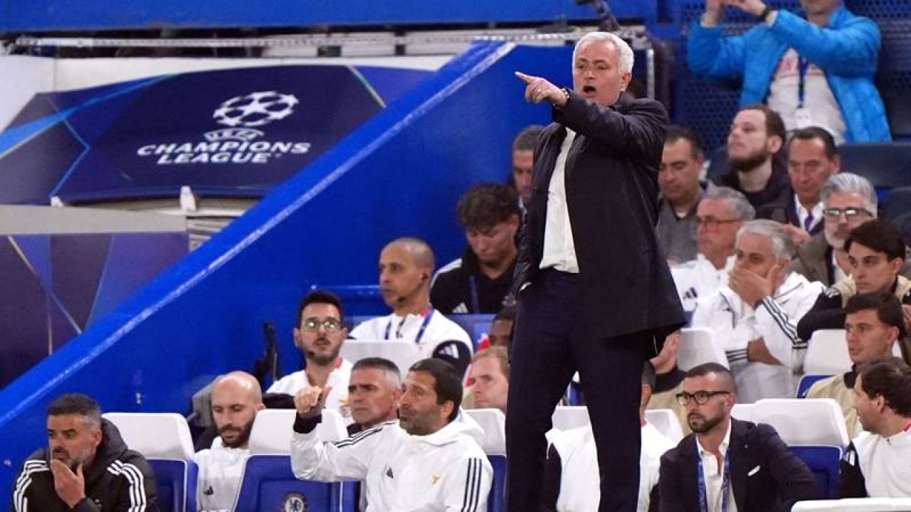 Mourinho'ya Chelsea Sürprizi
