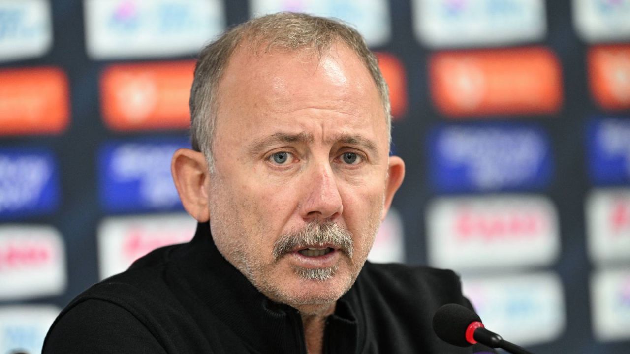 Sergen Yalçın'dan Oyuncularına Derbi Motivesi: "Kazanırsak Ligde Her Şey Değişir"
