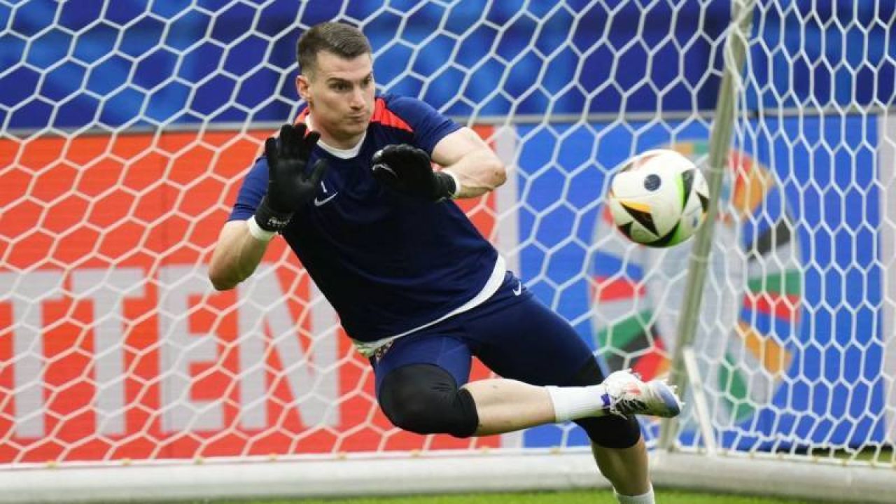 Livakovic Fenerbahçe'den Ayrıldığına Pişman!
