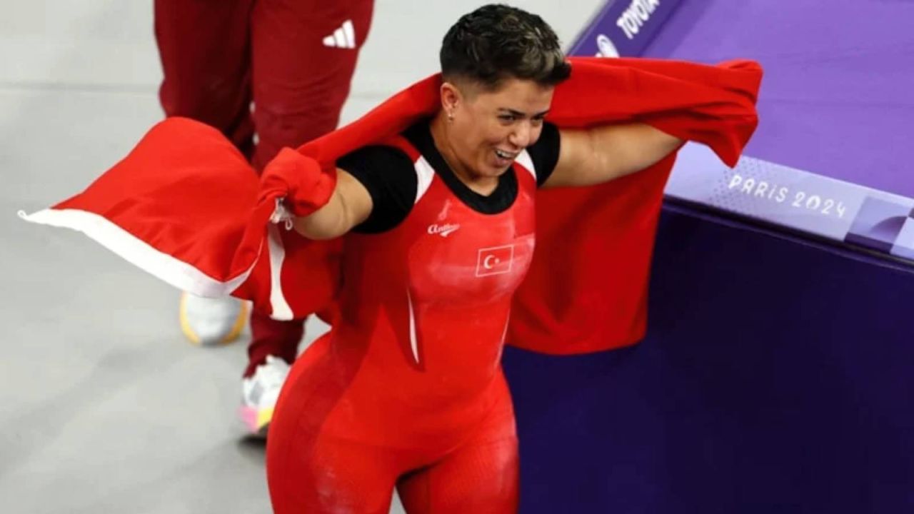 Milli Halterci Besra Duman'dan Dünya İkinciliği
