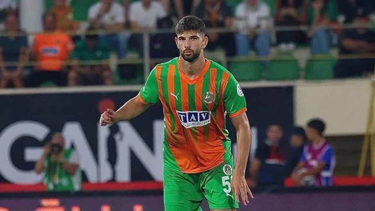 Türk Futbolcuya Romanya'dan Milli Davet
