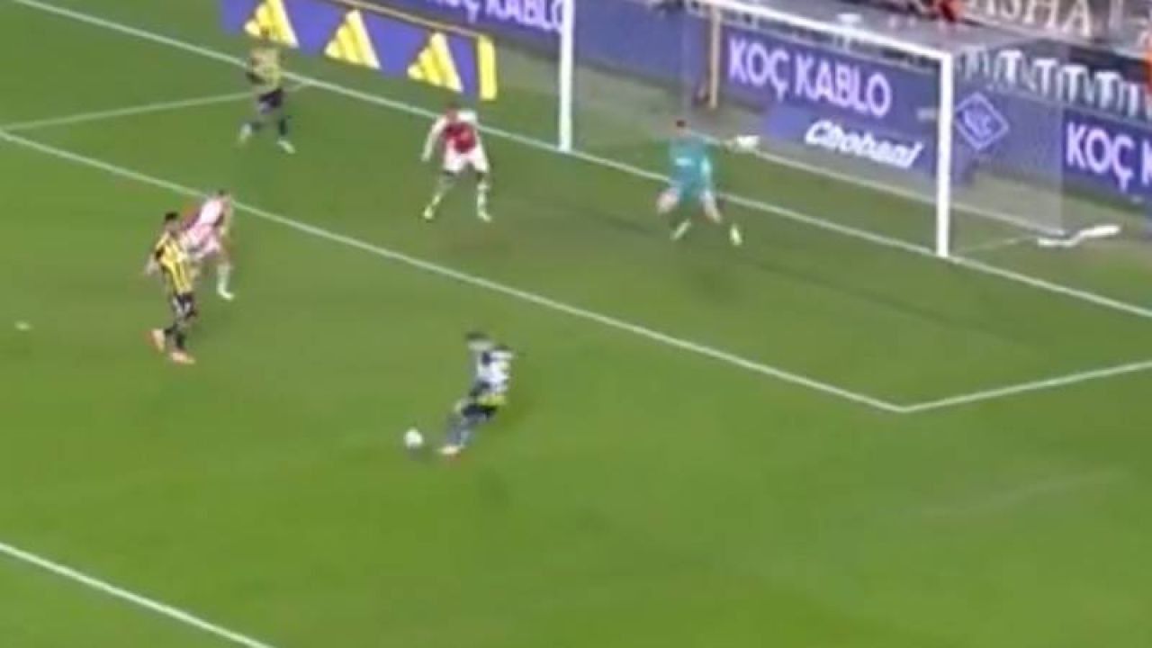 Fenerbahçe Taraftarı Szymanski'yi Islıkladı
