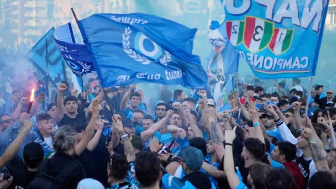 İtalyan Taraftarlar Hollanda'da Gözaltına Alındı, Sınır Dışı Edildi
