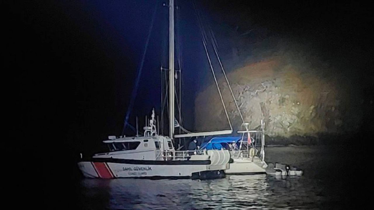 Fethiye'de 4 Göçmen Kaçakçısı Yakalandı, 35 Düzensiz Göçmen Kurtarıldı