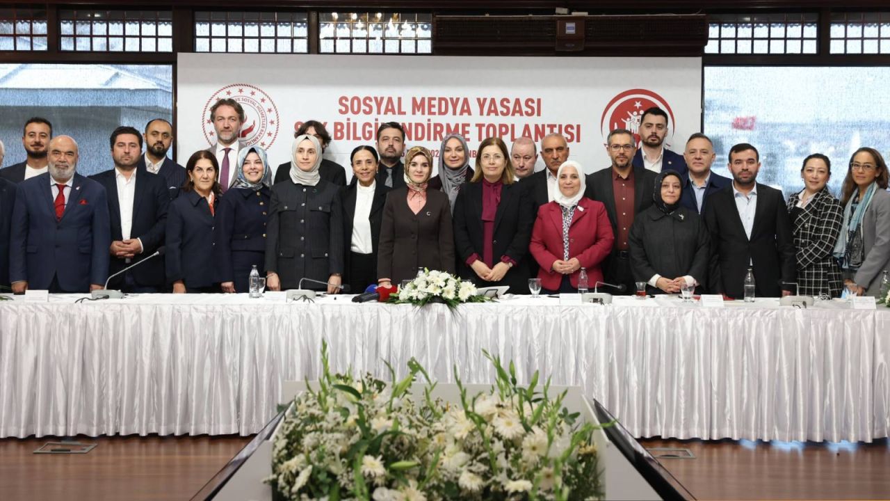 Aile Ve Sosyal Hizmetler Bakanlığı, STK'larla Sosyal Medya Düzenlemesi Toplantısı Düzenledi: 'Sınırsızlık Çocuk İçin Özgürlük Değil, Tehlike'