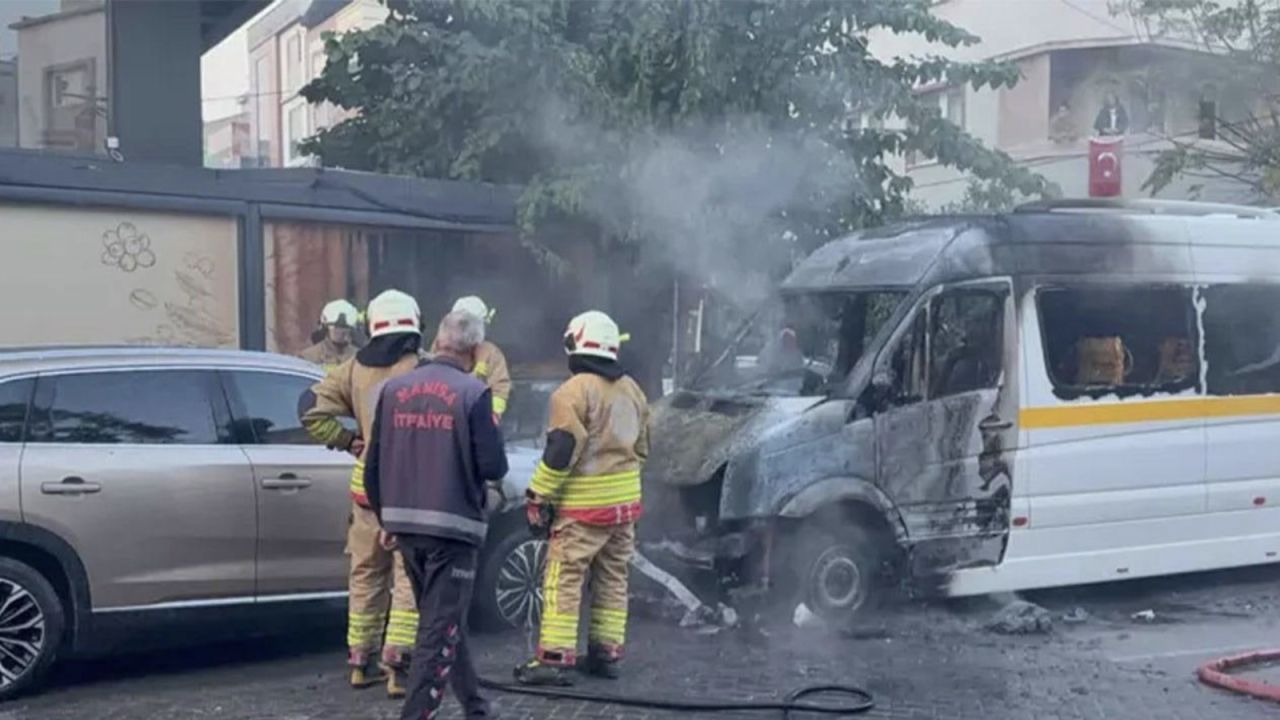Öğrenci Servisi Alev Aldı, Ateş Otomobile Sıçradı