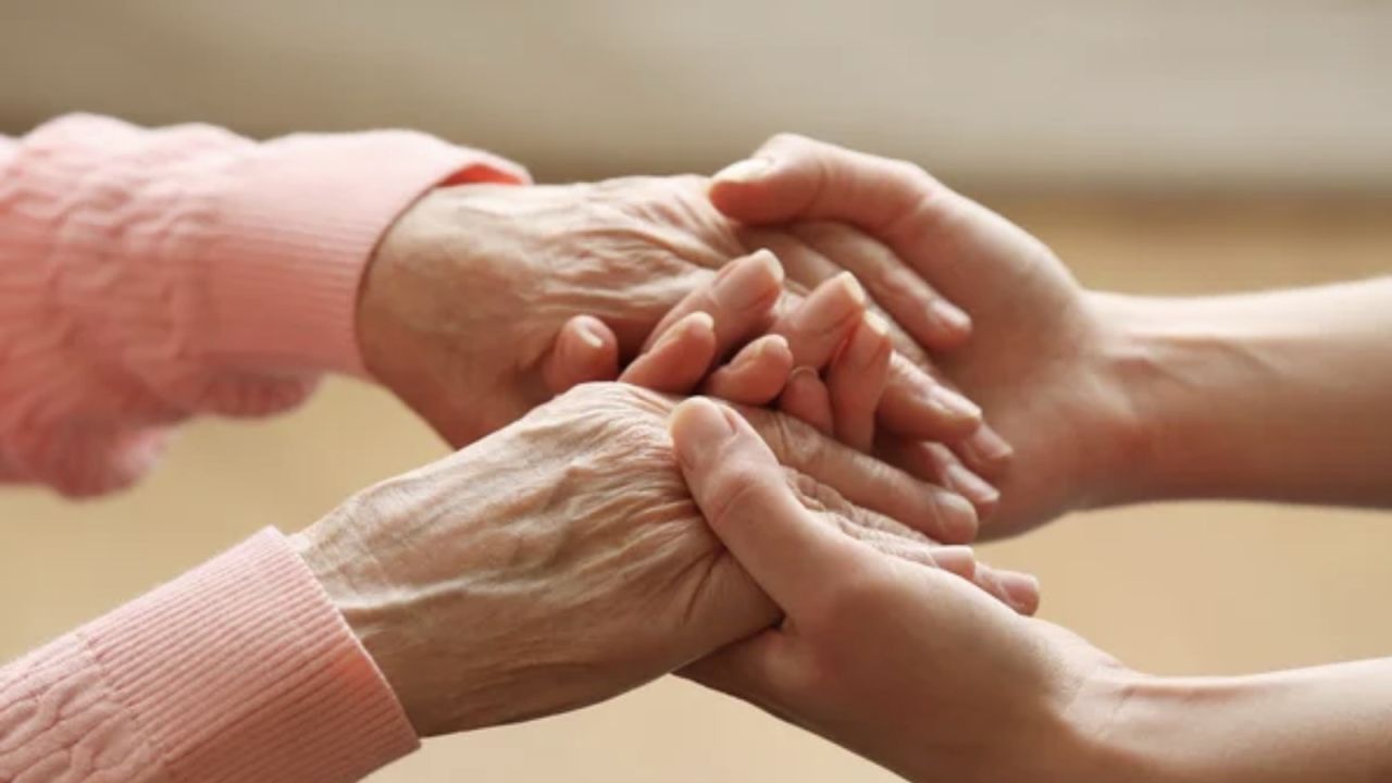 2026 Yılı Cumhurbaşkanlığı Programında Yaşlılık Dönemi İçin Bakım Sigortası Planı Açıklandı