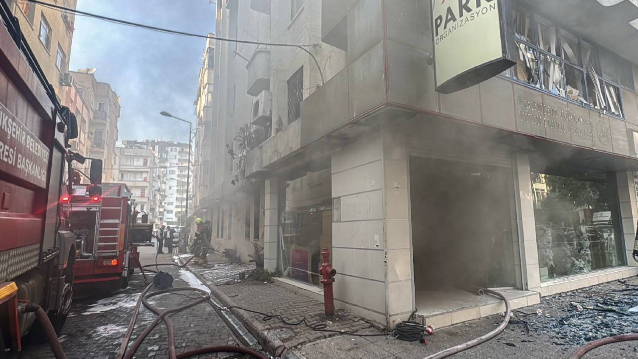 Mersin'deki Organizasyon İşletmesinde Çıkan Yangın Kontrol Altına Alındı