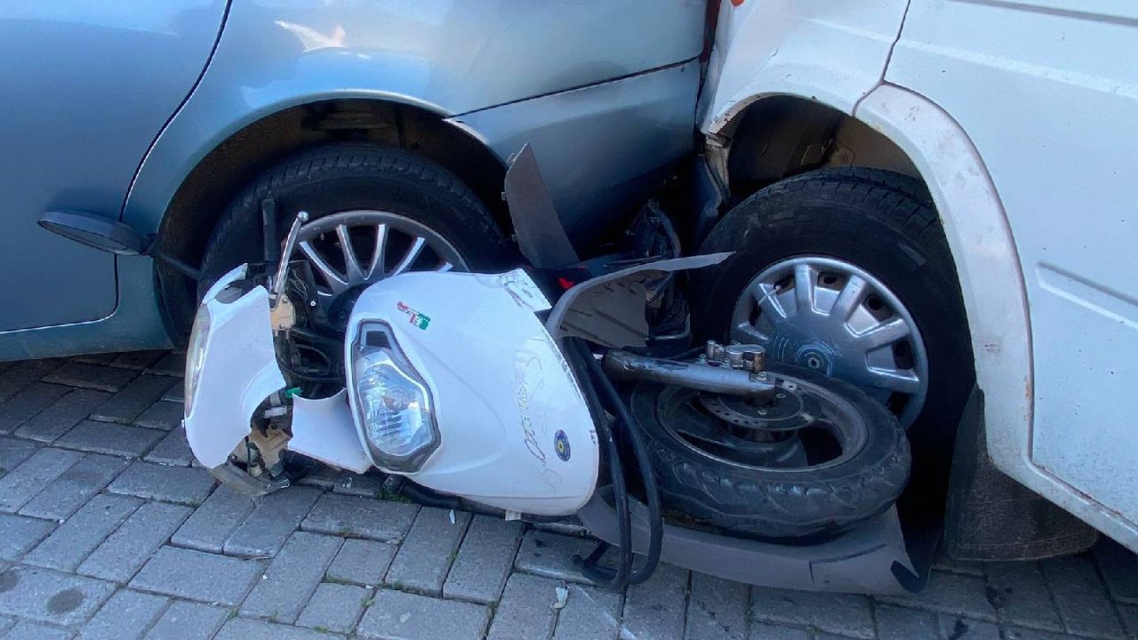 Aydın'da Minibüsle Motosiklet Çarpıştı: Kaza Anı Güvenlik Kamerasında