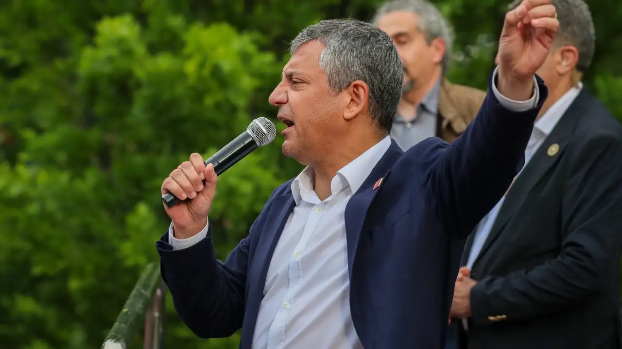 Özgür Özel’den Erdoğan’ın “Kapımız açık” sözlerine Rize’den yanıt